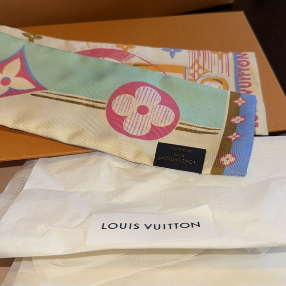 Louis Vuitton Arty LV Unlocked Bandeau โค๏ธ - Picture 6 of 7